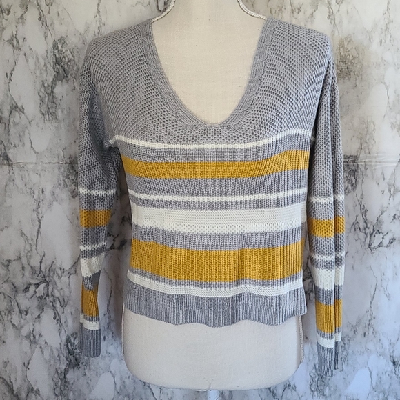 Tilly's Full Circle trends sweater size medium - Picture 1 of 6